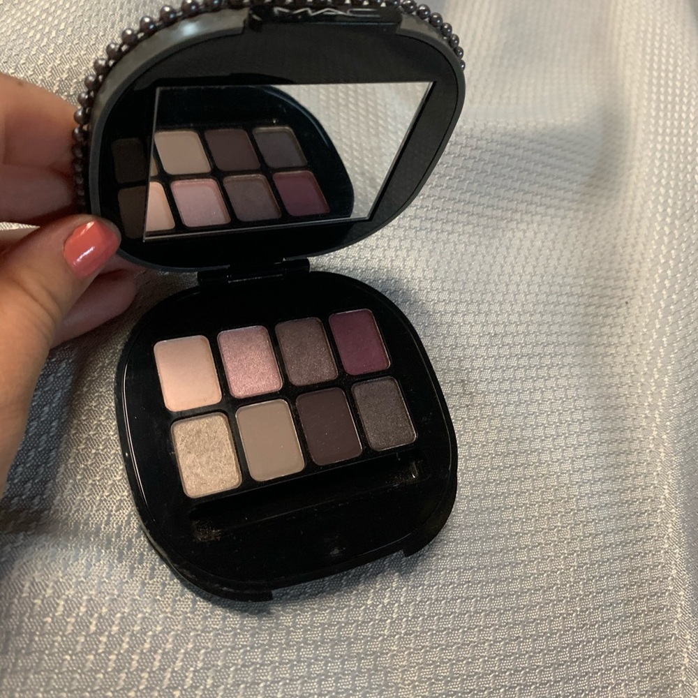 MAC keepsakes plum eyeshadow pallet.